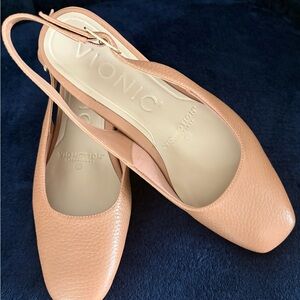Vionic Reyes Block Heel Slingback Pumps NWOT